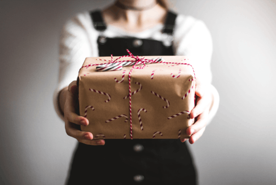Deutschen zahlen für Weihnachtsgeschenke zu viel